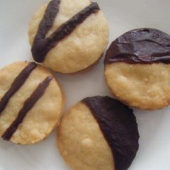 Choc‐Tipped Cookie