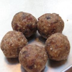 Date almond balls