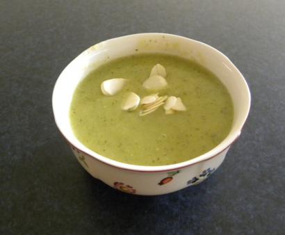 Brocccoli and Almond Soup