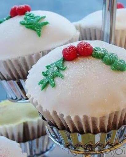 Eggless Christmas Cupcakes 