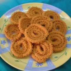 Munchy Chickpea Flour Spirals with Sesame Seeds